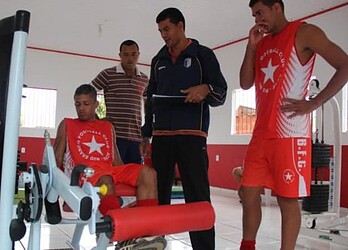 Parte do elenco trabalhou de manhã na academia do clube
