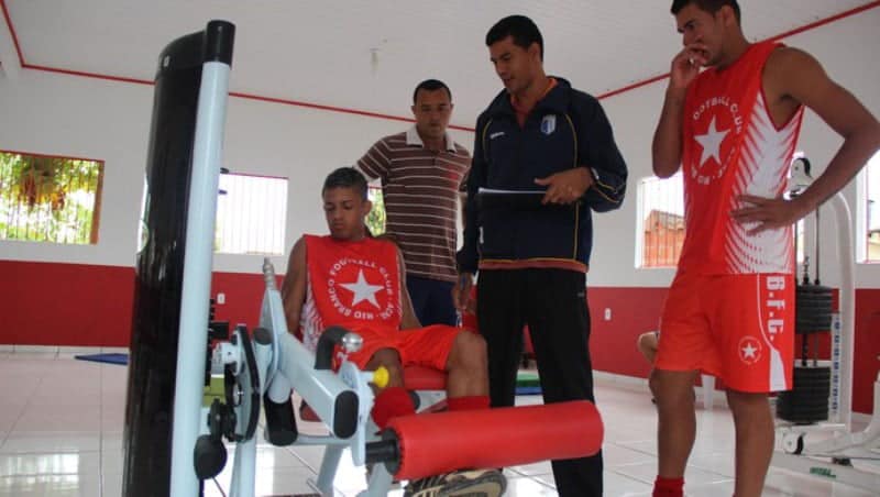 Parte do elenco trabalhou de manhã na academia do clube
