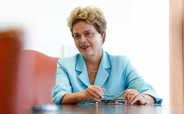 “As pessoas caem quando estão dispostas a cair. Não estou. Não tem base para eu cair”, diz Dilma