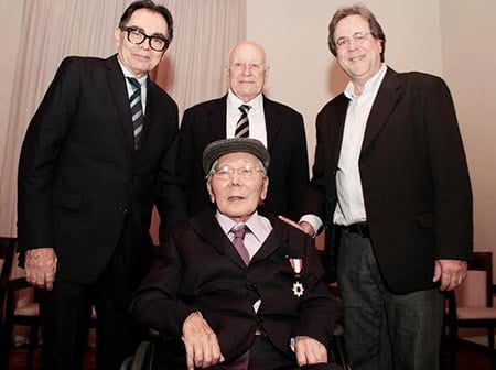 O Consulado-Geral do Japão em Manaus realizou na tarde da última quarta-feira, 22, no Palácio Rio Branco, a entrega da condecoração “Ordem do Sol Nascente, Raios de Ouro e Prata” ao médico japonês, mas residente no Acre há 53 anos, Tetsuo Kawada. Na foto de Val Fernandes, Dr. Militão, Dr. Labib Murad, Nilton Ghiotti e Dr.Tetsuo Kawada.