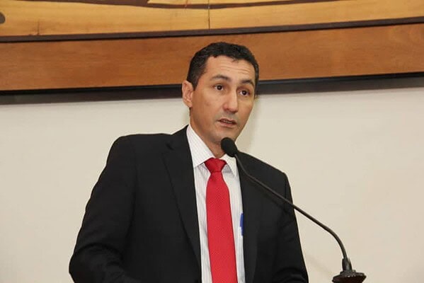 Deputado Jesus Sérgio sugere proibição do uso de celulares nas escolas