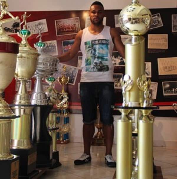 Entre artilheiros do país, Matão está sem clube 2 Alexandre Matão tem 18 gols na temporada e está sem clube. (Foto: João Paulo Maia)