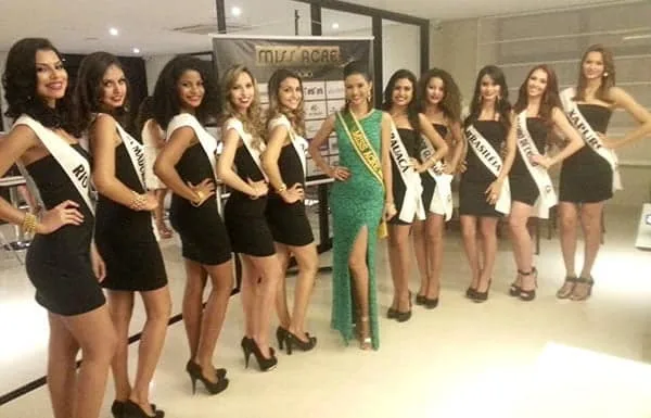 Concurso Miss Acre será realizado neste sábado no Palácio Rio Branco 1 Foram apresentadas na noite de ontem as candidatas que disputarão
a coroa do concurso Miss Acre 2015. A escolha será feita no próximo sábado, às 20h, no Palácio. (Foto: Cedida)