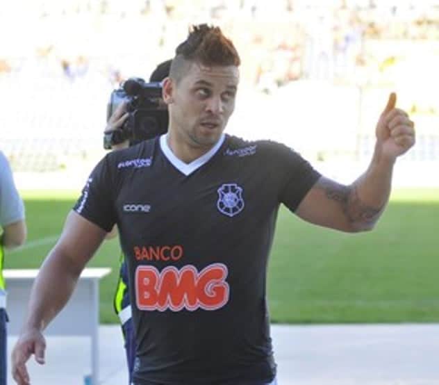 Estrelão procura novo camisa 9 1 Robert Gladiador, 28 anos, já defendeu as cores do Rio Branco, do Espírito Santo