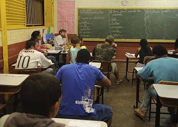 Jovens terminam o ensino médio sem aprender o básico, mostra pesquisa