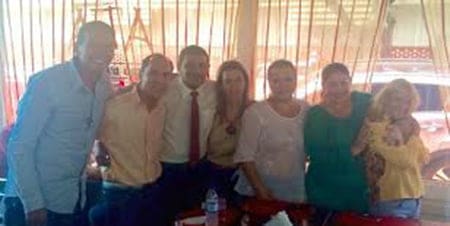 O olho do furacão I 3 Socorro Moreira Jorge ganhou almoço na sexta-feira, no Afa Bistrô, pelo seu aniversário. Na foto com os amigos Marcia Abreu, Ivete Martinello, Luiz Theodoro, Moisés Alencastro, Gigi Hanna e Roberta Lima.