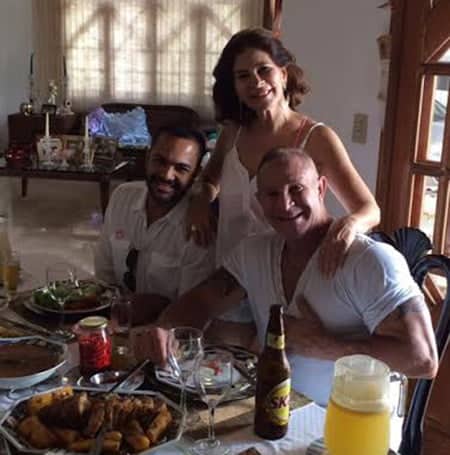 O olho do furacão I 2 Clara Bader e Risomar Araújo com Tufi Bader que esteve em Rio Branco visitando os amigos e a família.