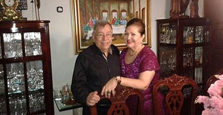 A elegância dos amigos Osmir e Beth Lima na maison do conjunto Ipê