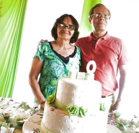 Ação Sarah 4 Família Ribera nos últimos preparativos para o aniversário de 70 anos do patriarca Sr. Henan Ribera que acontecerá no próximo dia 25. Reunirão amigos e familiares vindos da Bolívia, Belo Horizonte e Rio de Janeiro, numa festa temática intitulada “Uma noite na Bolívia”. Surpresas irão rolar na divertida noite entre elas a apresentação do grupo de Mariachis.