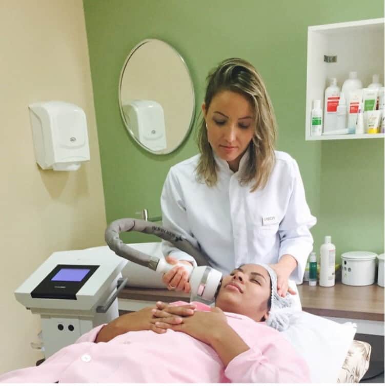 A fisioterapeuta Ana Carolina afirma que há uma grande procura por procedimentos estéticos. (Foto: Arquivo pessoal)