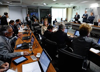 Comissão de Constituição e Justiça do Senado aprova PEC que facilita repasses para estados e municípios