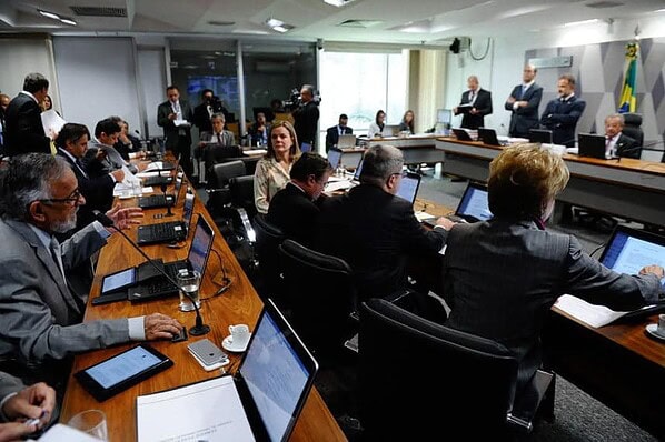 Comissão de Constituição e Justiça do Senado aprova PEC que facilita repasses para estados e municípios