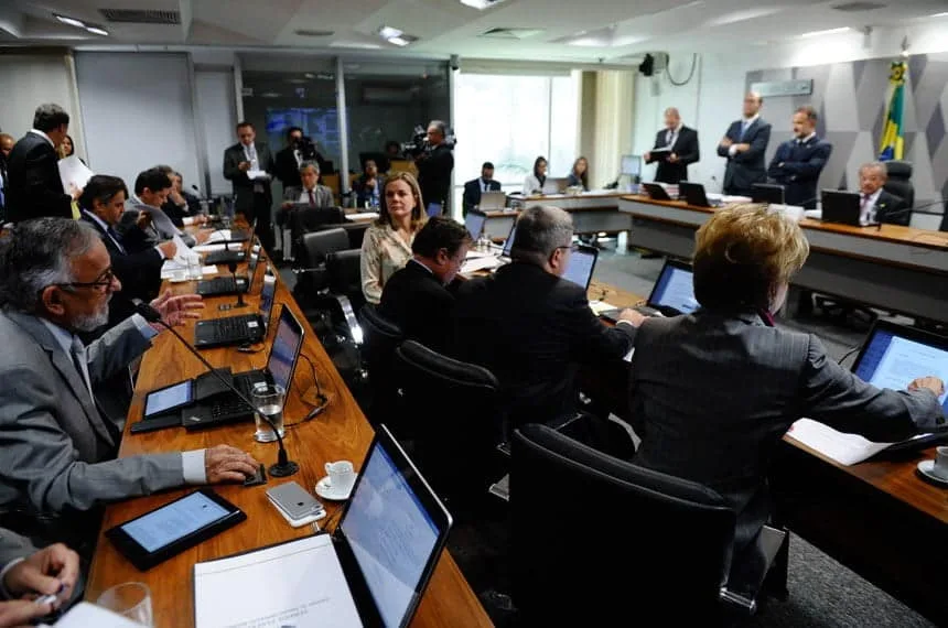 Comissão de Constituição e Justiça do Senado aprova PEC que facilita repasses para estados e municípios 1 Comissão de Constituição e Justiça do Senado aprova PEC que facilita repasses para estados e municípios