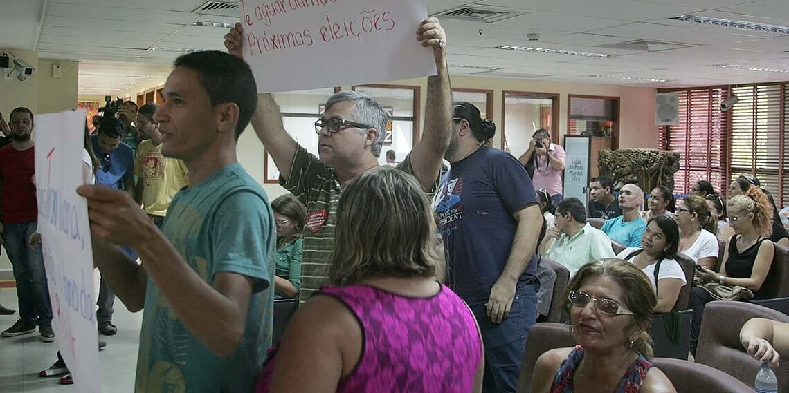 Comissão da Aleac reuniu-se com governo para debater reivindicações de grevistas da Educação 1 Categoria apresentou uma proposta aos deputados. (Foto: Odair Leal/ A GAZETA)