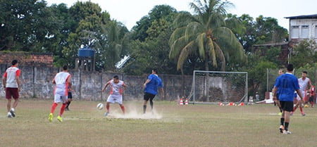 Rio Branco/AC volta aos treinos com problemas no setor defensivo 2 Atletas que não atuaram contra o Náutico/RR participaram de jogo-treino no CT José de Melo, nesta terça . (Foto: Murilo Lima)
