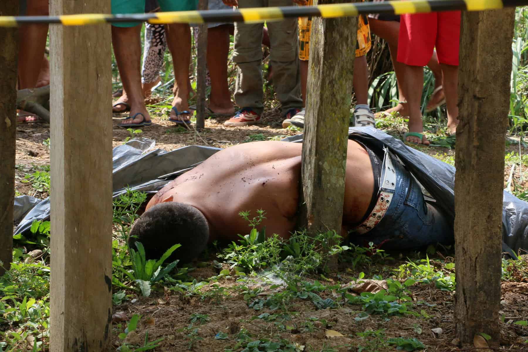 Homem é assassino a golpes de faca na Invasão do Altamira 1 2 - morto (5)