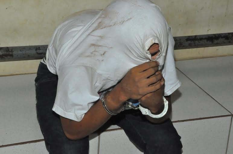 Homem rendeu estudantes e roubou celulares e carro