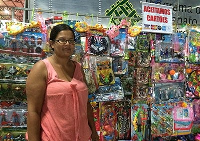 Ambulante precisou se modernizar para driblar a crise. (Foto: Brenna Amancio/ A GAZETA)