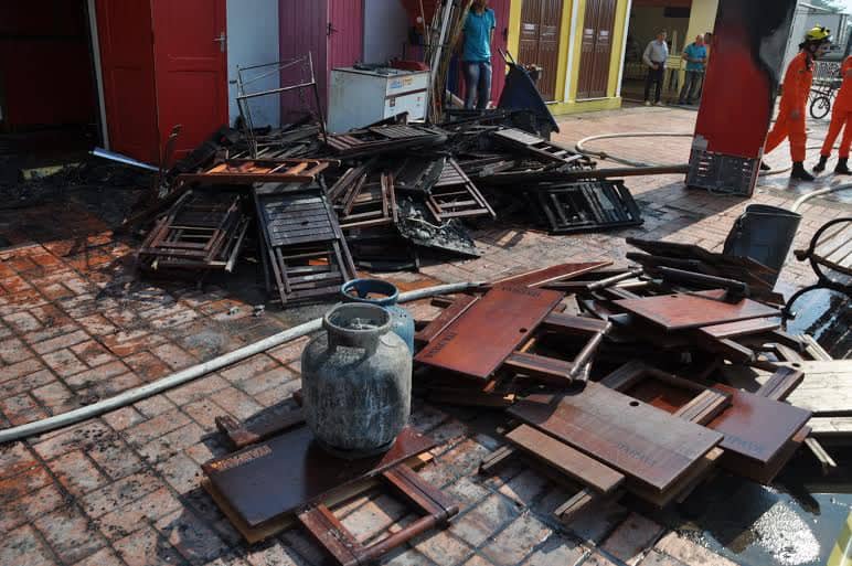 Choperia no Mercado Velho teve 70% do espaço queimado em incêndio na manhã desta segunda 4 CHOPPERIA MERCADO VELHO - FOTO CEDIDA 5