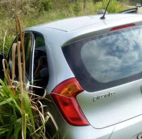 Mulher passa mal ao volante e perde controle do carro 3 COL 2 - PicsArt_1439399437209 (2)