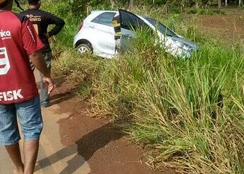 Mulher passa mal ao volante e perde controle do carro
