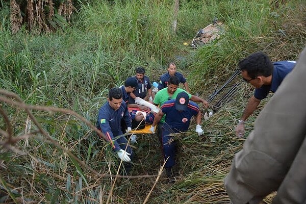 Capotamento na estrada do Aeroporto fere seis pessoas da mesma família