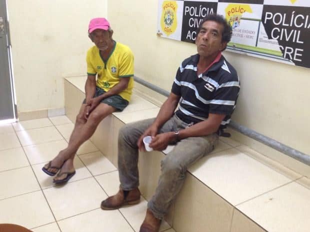 Os dois homens foram presos acusados de crime ambiental