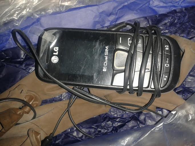 Duas mulheres uma delas com uma criança de colo foram flagradas tentando entrar no Presídio  3