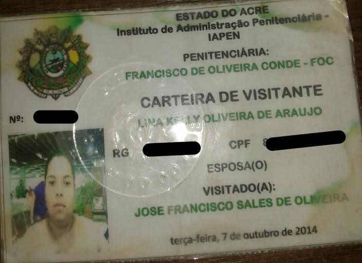 Duas mulheres uma delas com uma criança de colo foram flagradas tentando entrar no Presídio  5