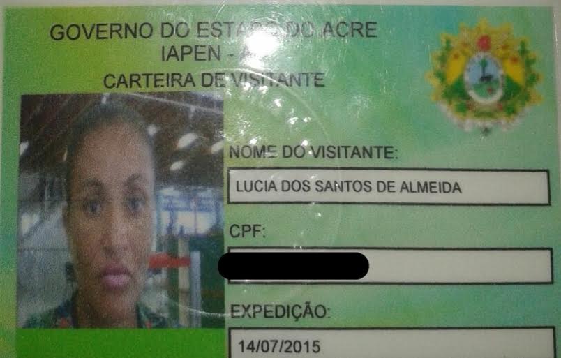 Duas mulheres uma delas com uma criança de colo foram flagradas tentando entrar no Presídio  4