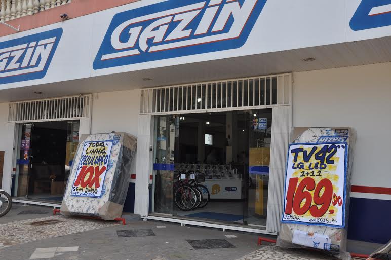 Dupla armada invade e assalto funcionários da Loja Gazin do Bosque 1