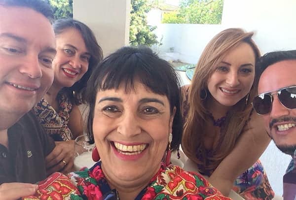 Enquanto curtia Brasília por alguns dias, momento selfie da pediatra Simone Cruz Chaves com o filho Marcelo Vieira, a nora Lívia e os primos Renato e Simone Montenegro.