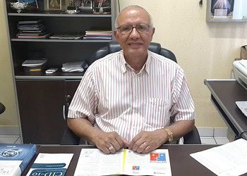 O psiquiatra Paulino aponta dois extremos da bipolaridade: a euforia e a depressão. (Foto: Bruna Melo/ A GAZETA)