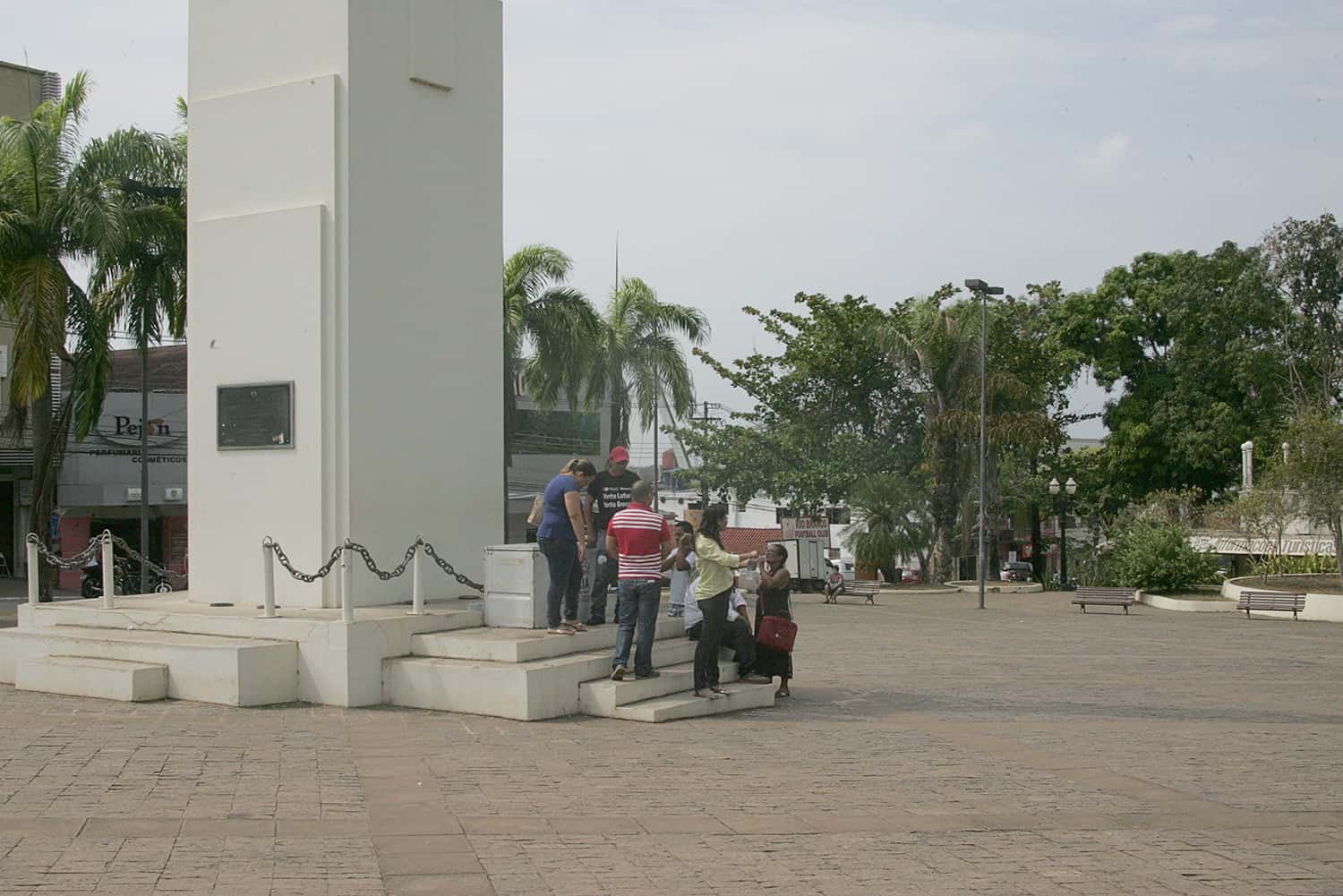 Professores deixam as ruas para protestar na Aleac 5 Foto