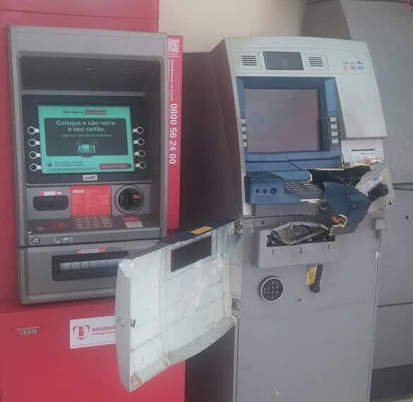 Criminosos não conseguiram obter o dinheiro da máquina e fugiram rapidamente do local. (Foto: Divulgação)