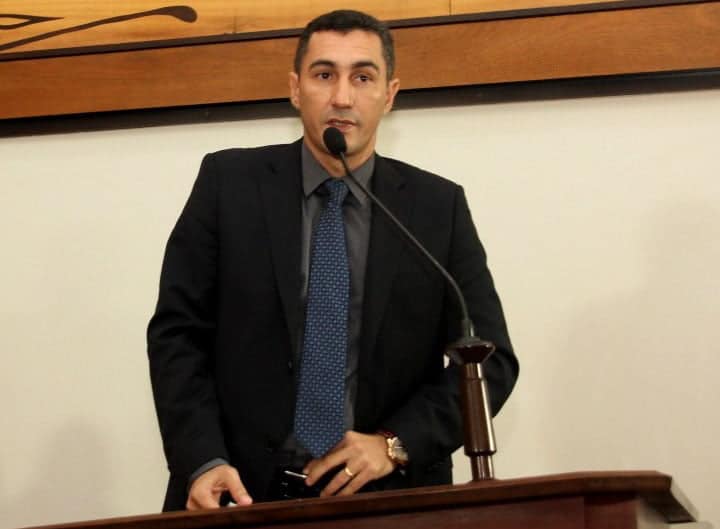 Jesus Sérgio garante que a Aleac recebe todos os que procuram ajuda dos parlamentares. (Foto: Aleac)