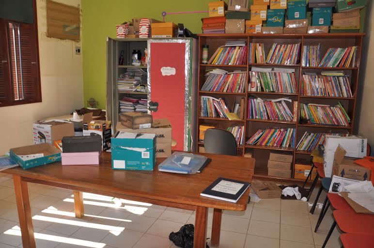 Ladrões arrombam escola, furtam equipamentos e destroem alimentos 2 Ladrões arrombam Escola furtam equipamentos destroem alimentos e defecam em salas de aula 4