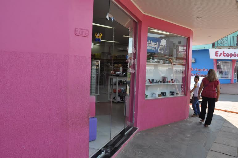 Ladrões quebram vidro de Loja e furtam R 2