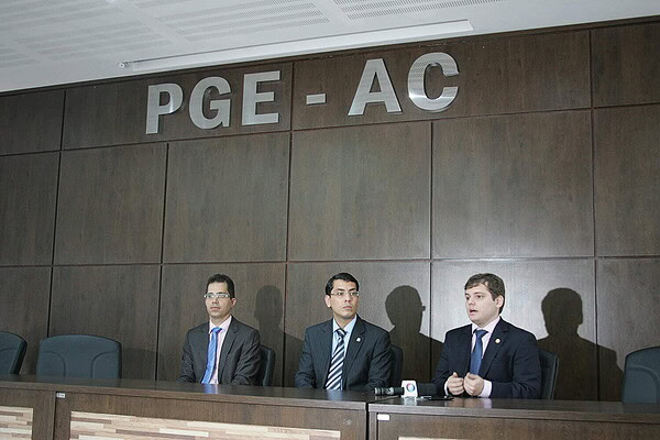 Após 20 dias de suspensão, PGE assina acordo que exclui itens polêmicos dos editais de concurso da PM e Bombeiro