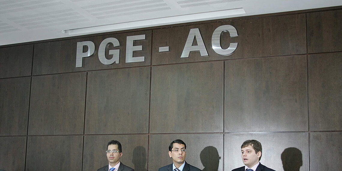 Após 20 dias de suspensão, PGE assina acordo que exclui itens polêmicos dos editais de concurso da PM e Bombeiro 1 Após 20 dias de suspensão, PGE assina acordo que exclui itens polêmicos dos editais de concurso da PM e Bombeiro