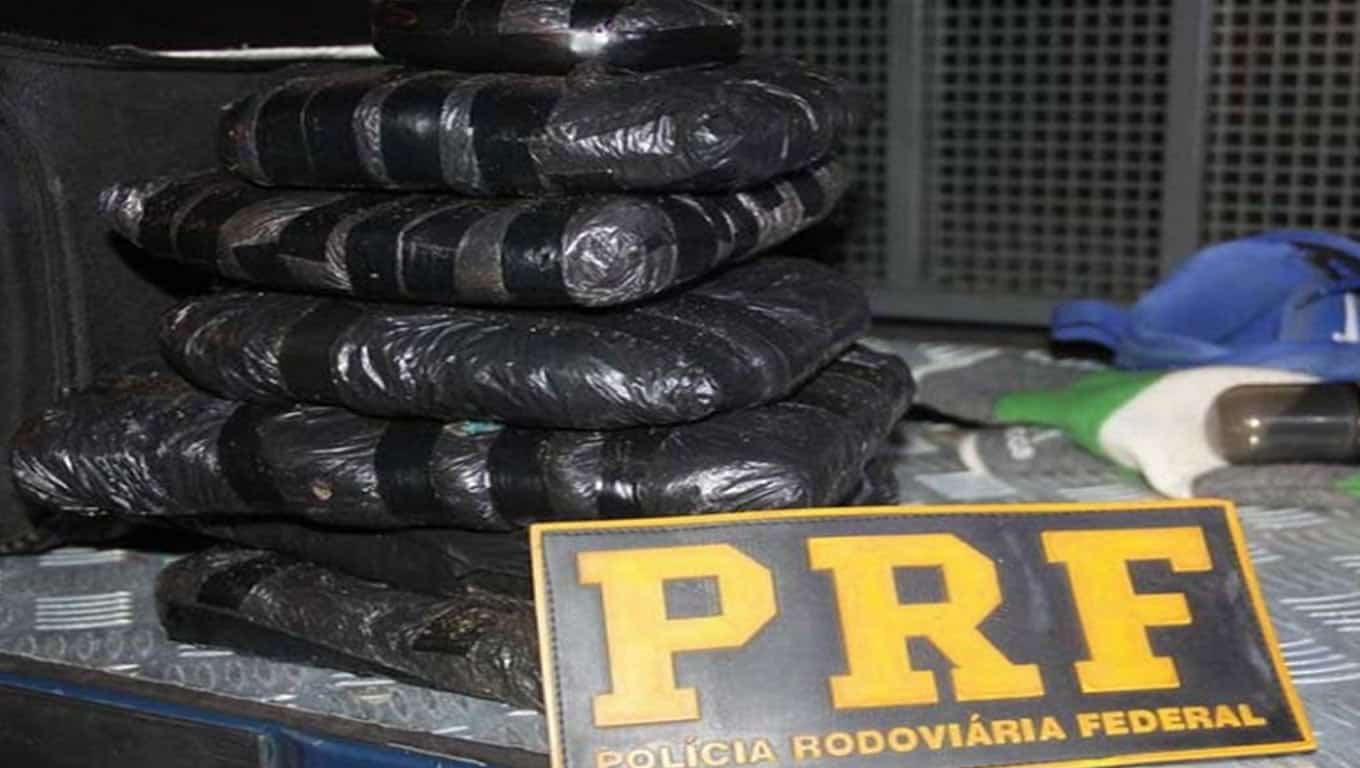 Peruano é preso com cinco quilos de cocaína 3 Peruano é preso com cinco quilos de cocaína (2)