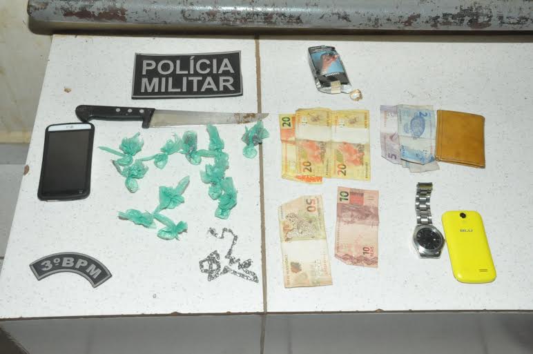 Policia prende três homens acusados de tráfico de drogas 2