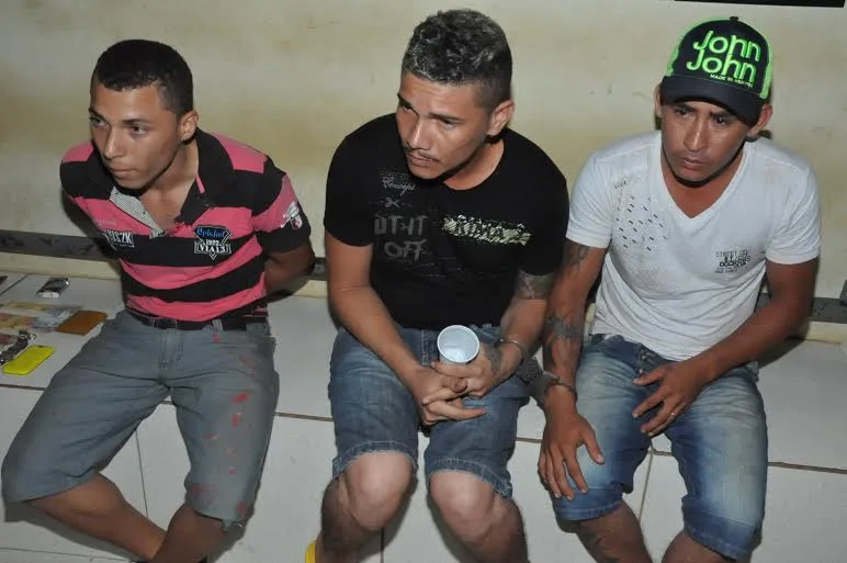 Polícia prende três homens acusados de tráfico de drogas