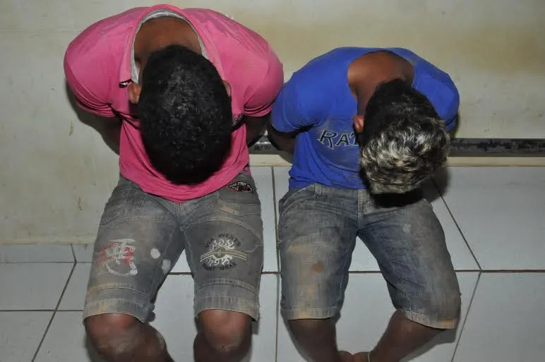 Polícia prende dois homens acusados de roubar celulares 1 Polícia prende dois homens acusados de roubar celulares