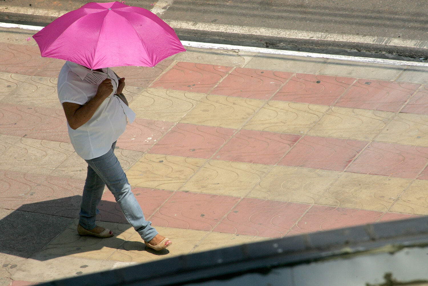 Período seco associado com a fu queimadas causa doenças respira 2 Beber bastante água e evitar exposição ao sol sem proteção são cuidados essenciais. (Foto: Odair Leal/ A GAZETA)