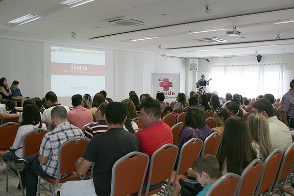 “Estamos na contramão da história do país: contratando ao invés de demitir”, diz secretário