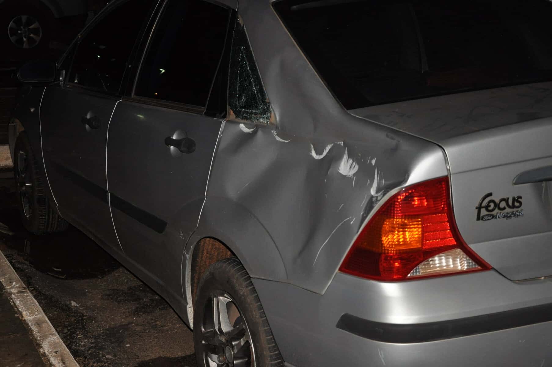 Temporal atinge cerca de nove prédios e destrói mais de seis carros em Rio Branco 1 Temporal atinge cerca de nove prédios e destrói mais de seis carros (2)