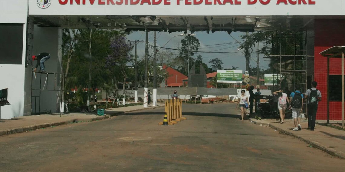 Greve na Ufac continua por tempo indeterminado e categoria intensifica o movimento