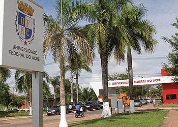 Professores da Ufac continuam em greve e semestre fica comprometido