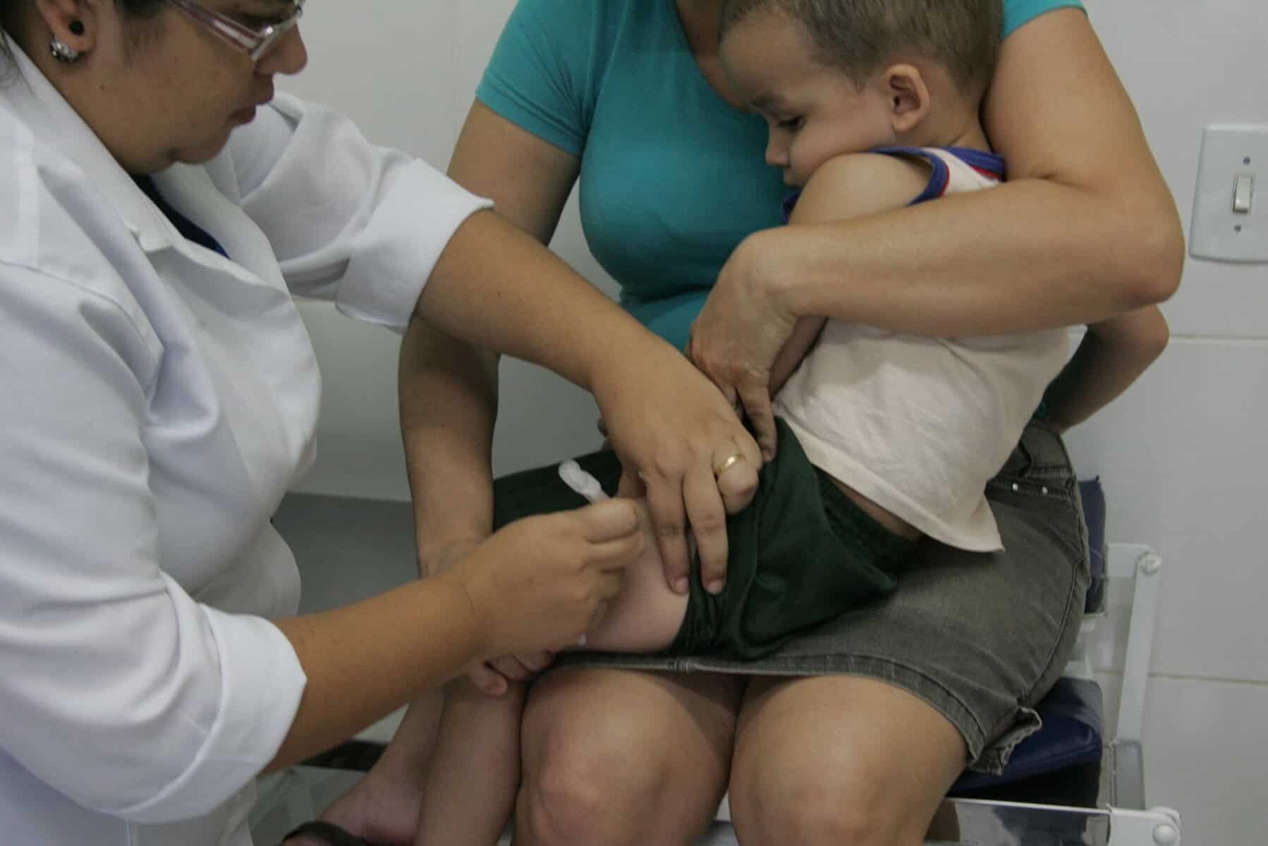 Sábado é dia de vacinar as crianças contra paralisia infantil 2 Vacinação - OL (6)